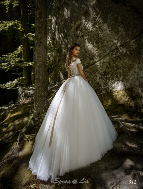https://www.sposa-lia.com/images/stories/virtuemart/product/312      (3).jpg